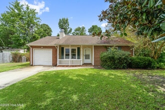 Building Photo - 207 Spruce Ct