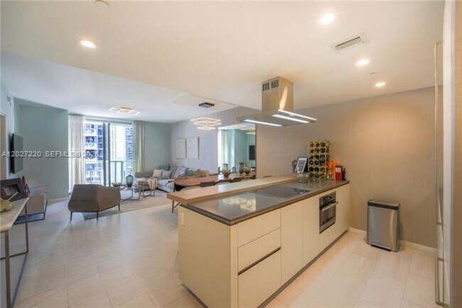 Building Photo - 1000 Brickell Plaza