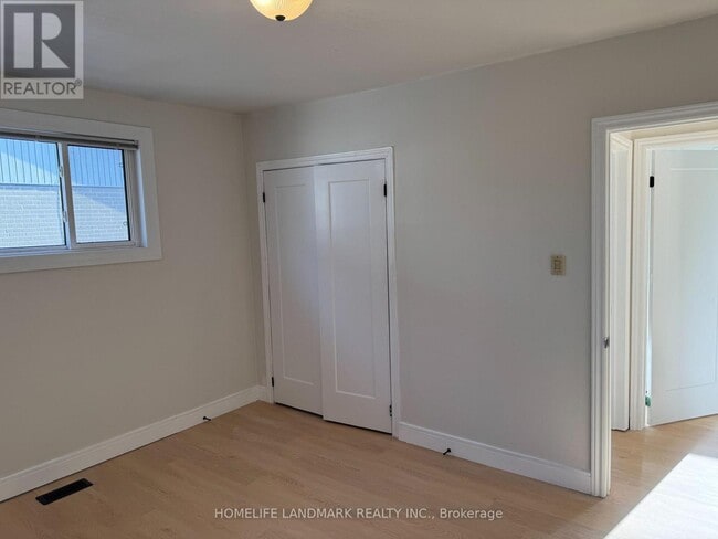 Building Photo - 35 Nisbet Dr