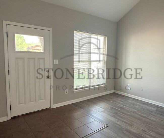 Building Photo - 2 bed, 2 bath townhome in Calera