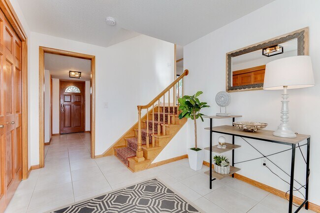 Building Photo - 7113 Cornelia Dr