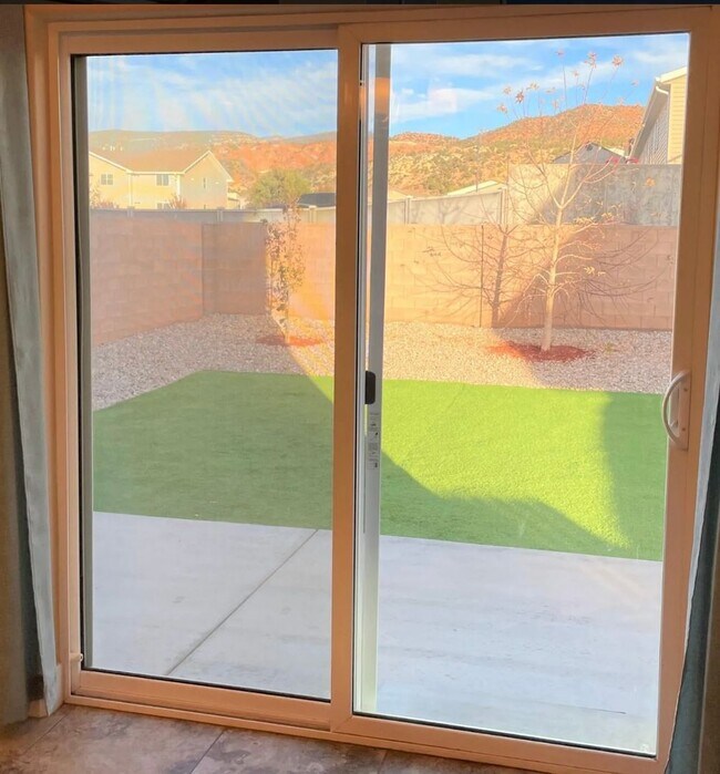 Foto del edificio - HALF OFF FIRST MONTHS RENT!!