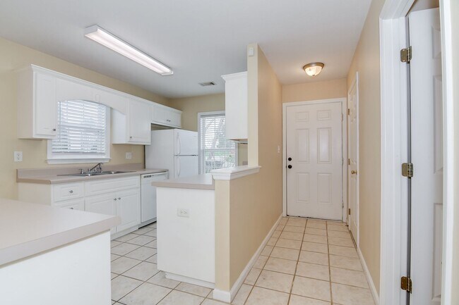 Foto del edificio - End Unit Townhouse