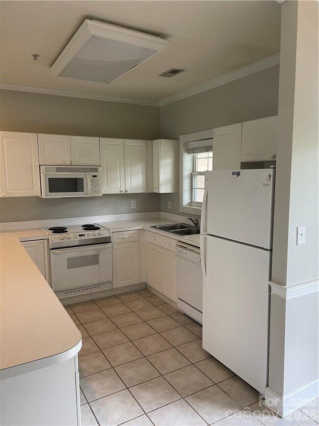 Building Photo - 8757 Coralbell Ln