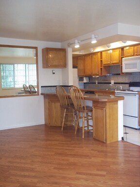 Primary Photo - 660 S Lashley Ln