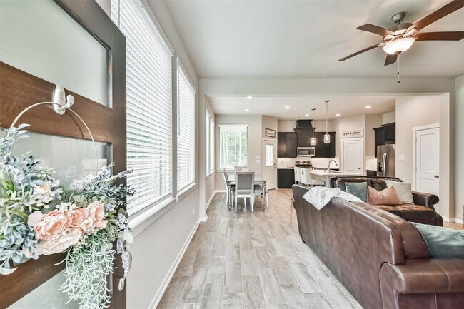 Foto del edificio - 227 N Spotted Fern Dr