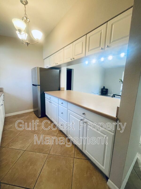 Foto del edificio - 1609 Harmony Dr