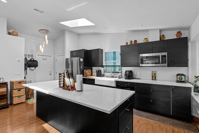 Building Photo - 478 26th St