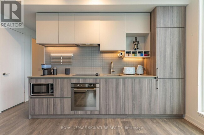Photo du bâtiment - 898 Portage Pkwy