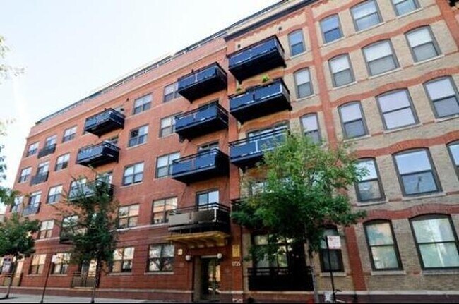 Building Photo - 1735 W Diversey Pkwy