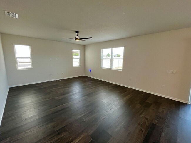 Foto del edificio - Spacious 5 Bed / 3 Bath Home in Lake Alfred – Modern Comfort & Convenience