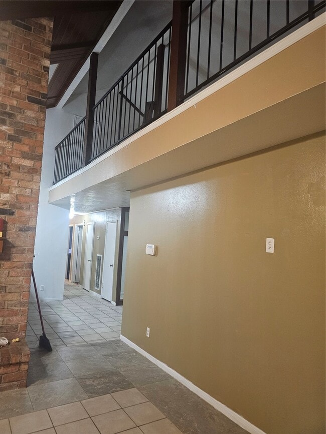 Building Photo - 4011 Alshire Dr