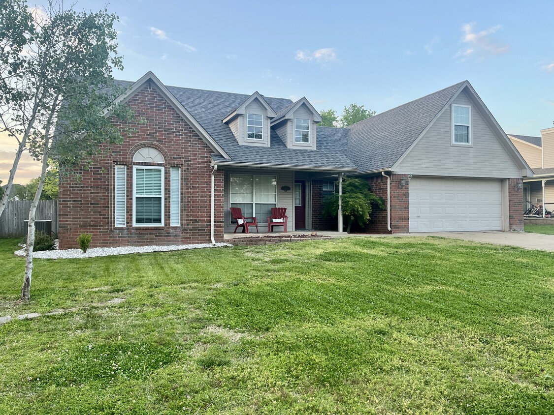 Primary Photo - 114 Cypress St
