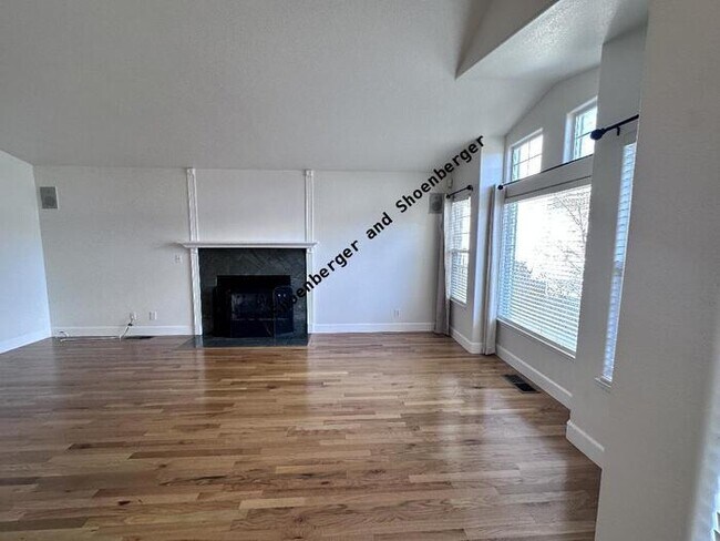 Foto del edificio - 6259 Golden Meadow Rd