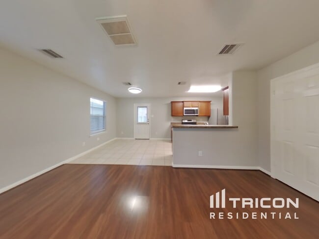 Foto del edificio - 6714 Clover Walk Ln