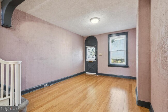 Building Photo - 2529 E Boston St