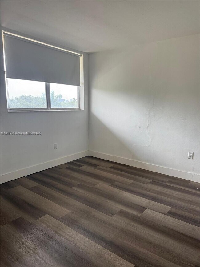 Foto del edificio - 1475 NE 125th Terrace