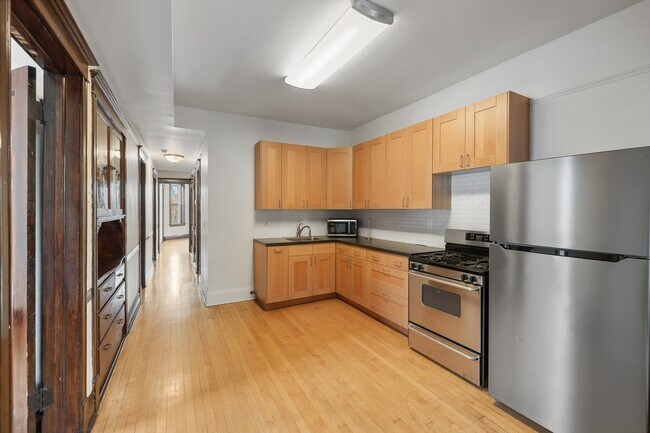 Building Photo - 3213 S Lituanica Ave