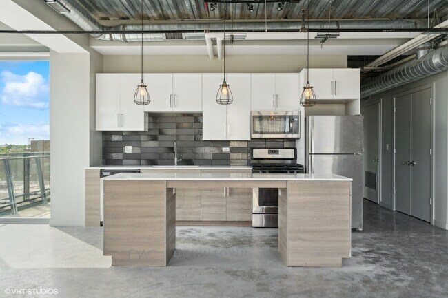 Foto del edificio - 1255 N Milwaukee Ave