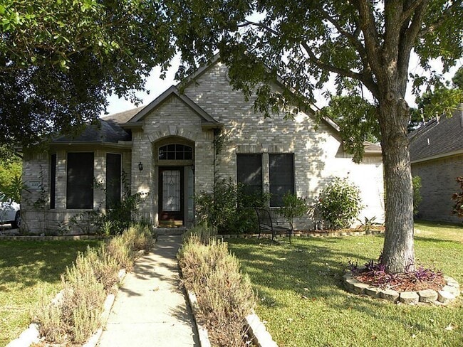 Building Photo - 235 Rustic Oaks Dr