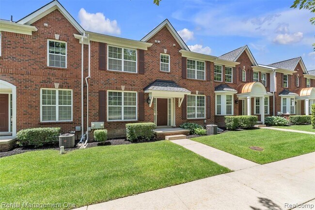 Foto del edificio - 41590 Mitchell Rd