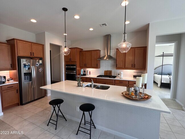 Building Photo - 2828 E Los Gatos Dr