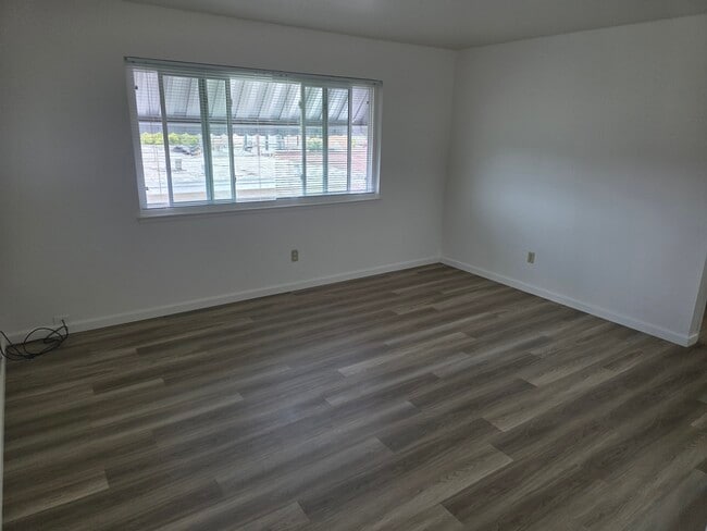 Building Photo - 6167 Mauritania Ave