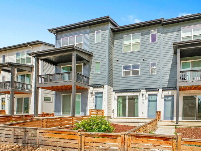 Foto del edificio - $2,950 - 2 Bed, 2.5 Bath Townhome in Broom...