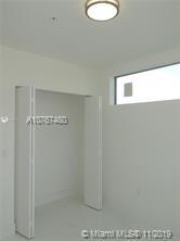 Foto del edificio - 520 Foster Rd