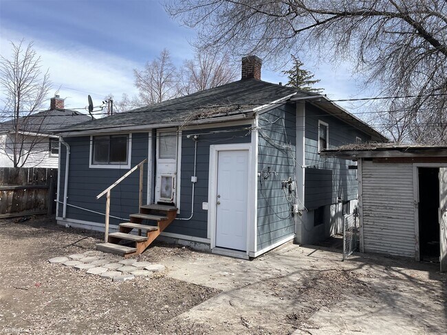 Foto del edificio - 3 br, 1 bath Duplex - 416 East Dillon Stre...