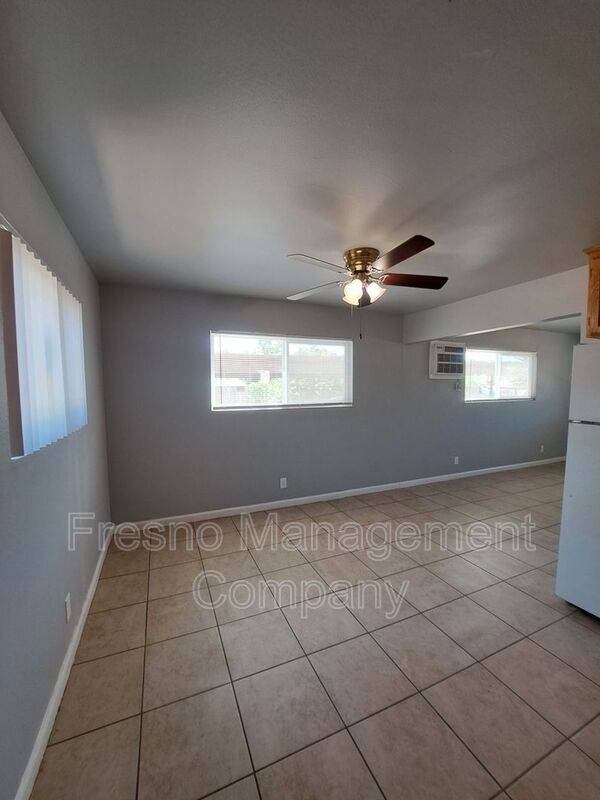 Building Photo - 230 E Amador St