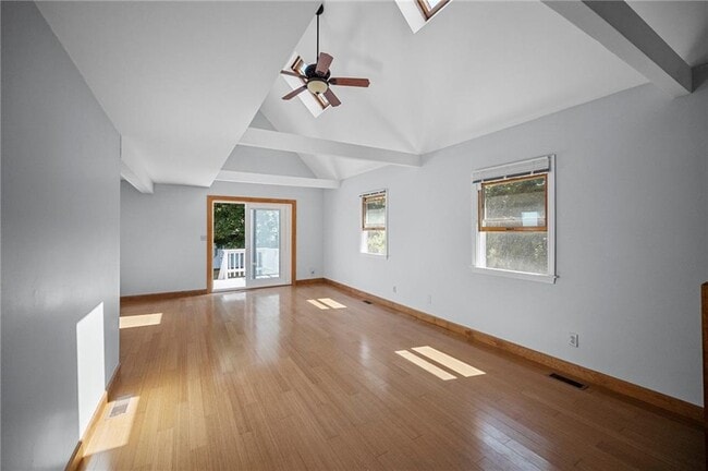 Foto del edificio - 98 Hobson Ave