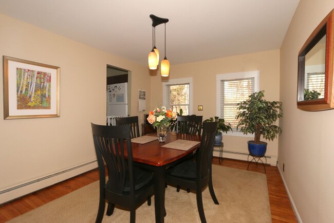 Dining room looking into kitchen - 2927 Lexington Ave