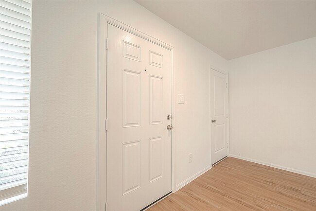 Foto del edificio - 1491 Las Cuevas Dr