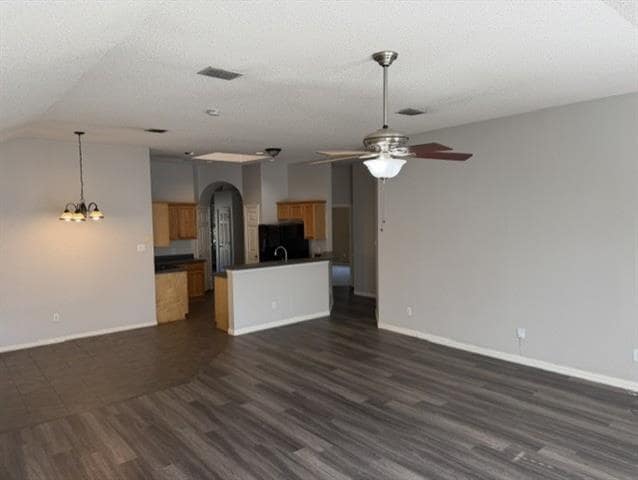 Building Photo - 8806 Oakwood Ln