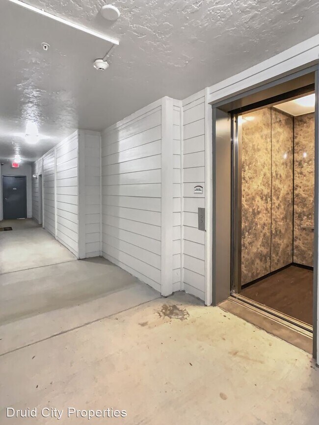Building Photo - 3 br, 3 bath House - 600 13th Street Unit 632