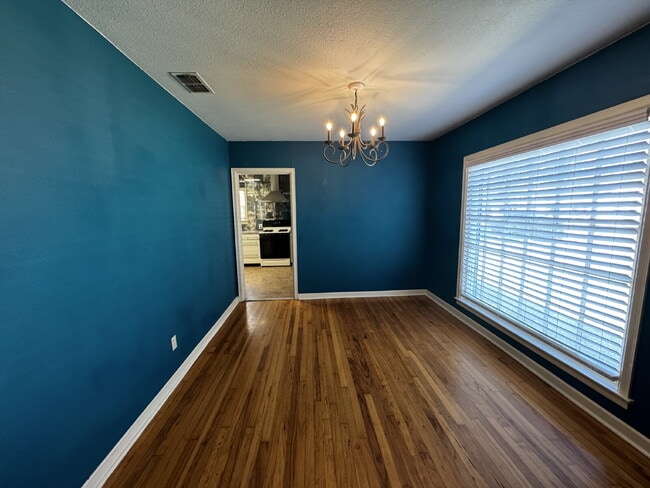 Foto del edificio - Stunning Home Located In Tech Terrace Minu...