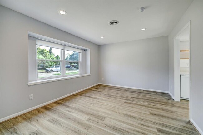 Foto del edificio - 5746 Fontenelle Dr