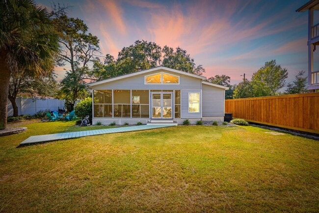 Foto del edificio - SNOWBIRD RENTAL- 4 blocks 2 Sea & Fire Pit