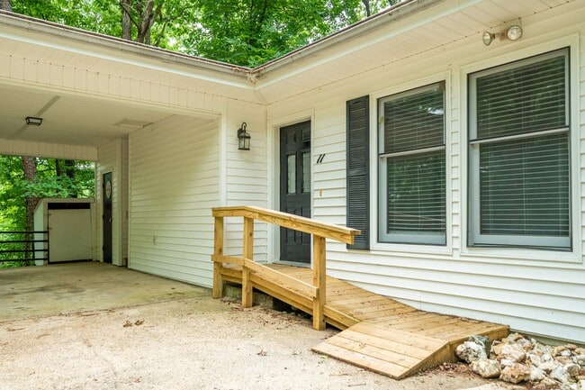 Building Photo - 11 Vitoria Ln