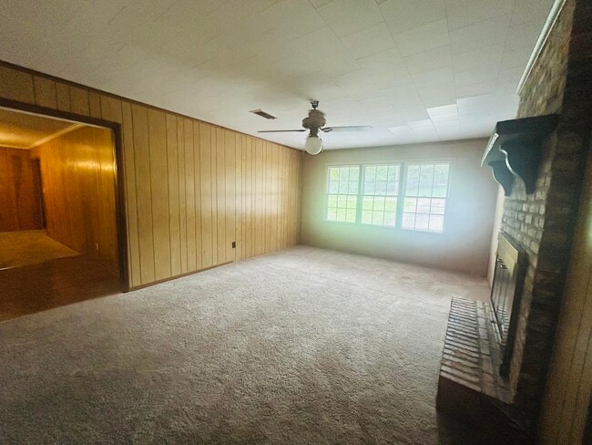 Foto del edificio - 905 Eisenhower Dr