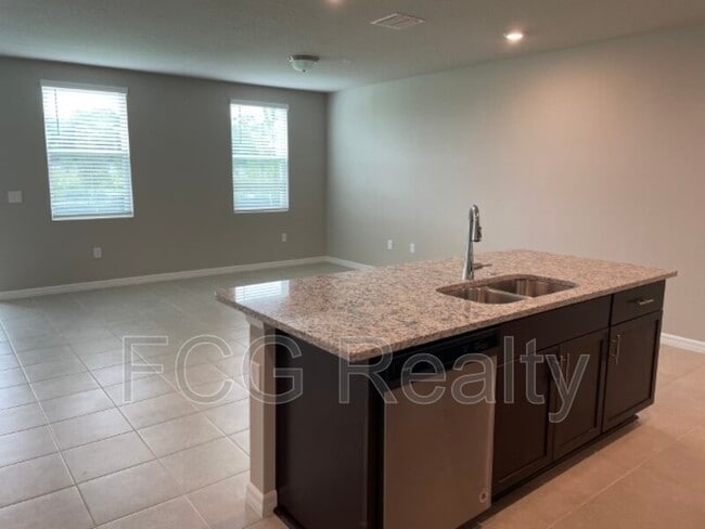 Building Photo - 1021 Desert Candle Dr
