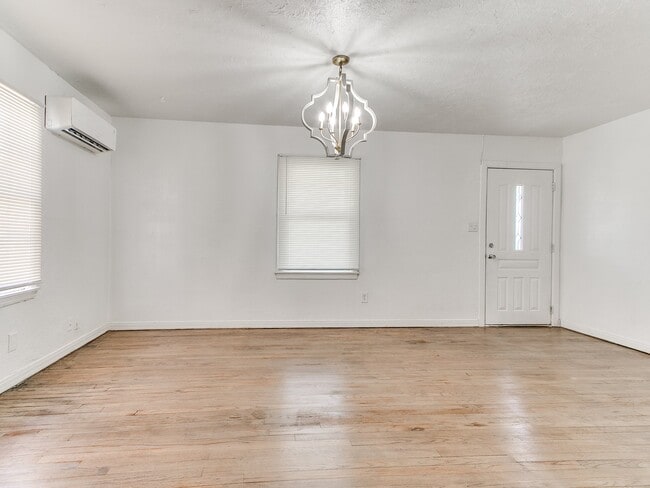 Photo - 1321 Bellevidere Dr House