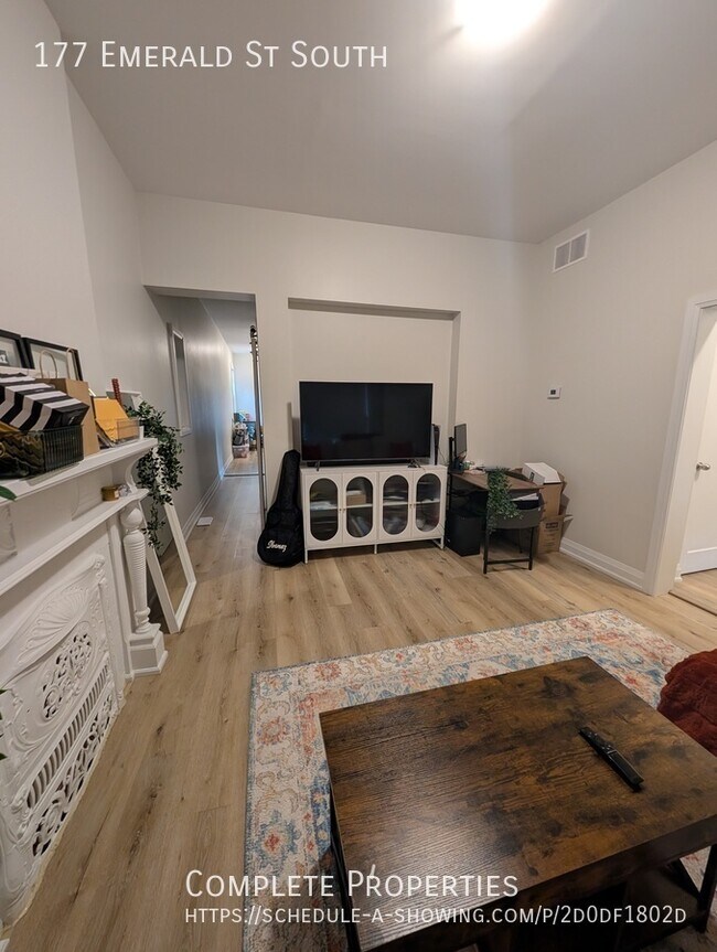 Photo du bâtiment - Modern and beautifully finished 1-bedroom,...