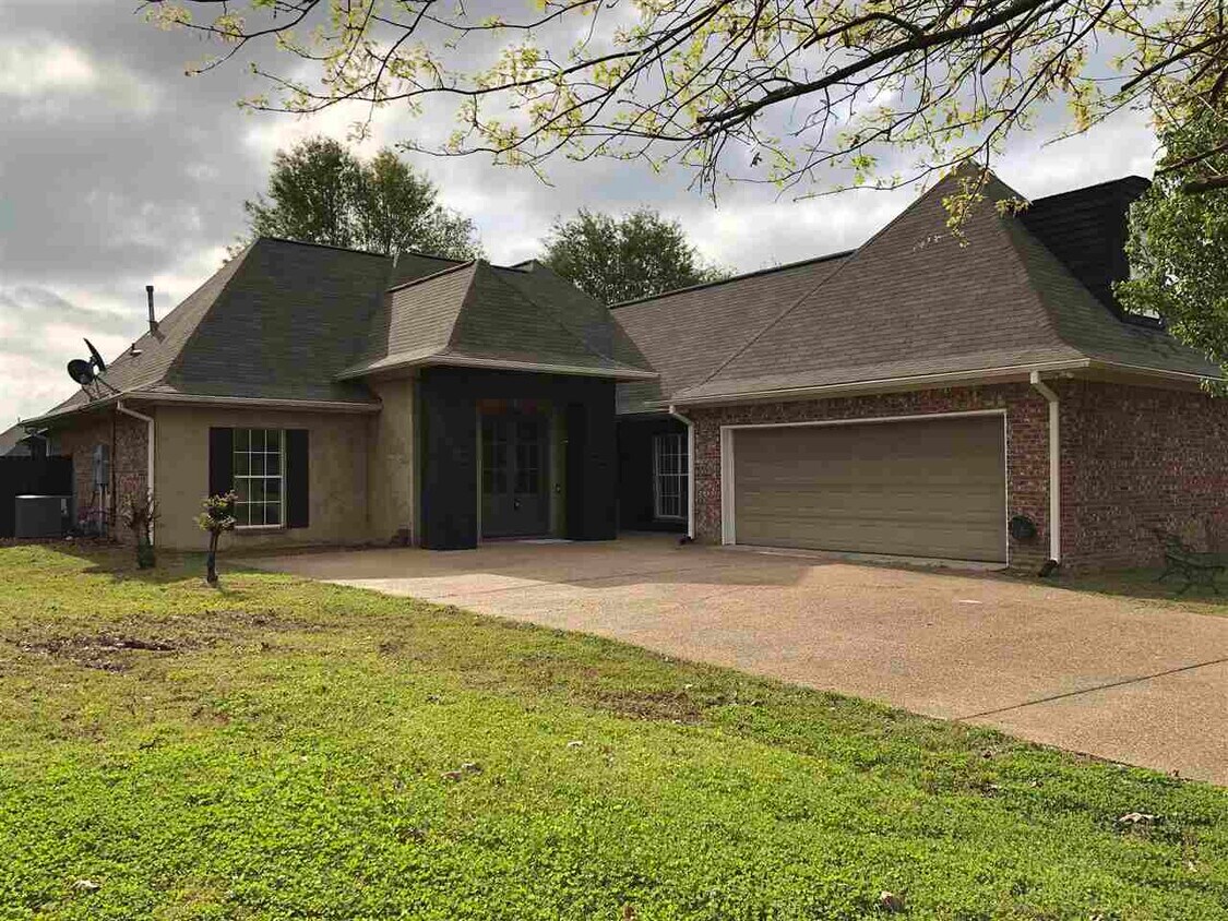 144 W Elbridge Way, Canton, MS 39046 House Rental in Canton, MS