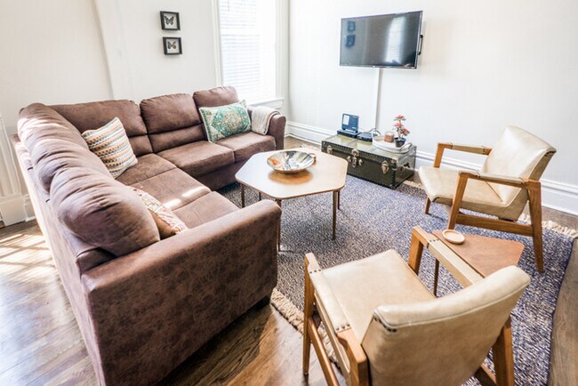 Foto del edificio - Updated 3Bd 2Bth Condominium in the Heart of the Shaw Neighborhood