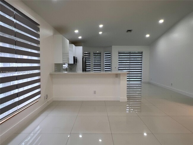 Building Photo - 853 NW 131st Ave