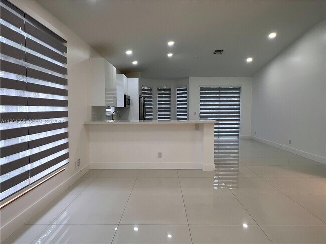 Foto del edificio - 853 NW 131st Ave