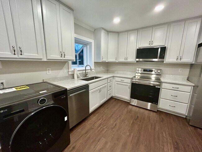 Foto del edificio - 2 Bedroom Townhome! Available Now