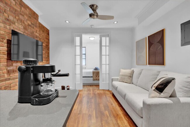 Building Photo - 52 Barrow St